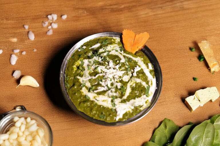 Palak Paneer – Creamy North Indian Spinach Curry With Homemade Paneer and Balanced Spices for Rich Flavor